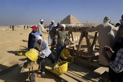 Egypt Unveils Tombs and Sarcophagus in New Excavation (Photos) - The ...