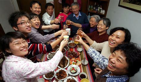 How to Plan a Chinese New Year Reunion Dinner | Chinese American Family