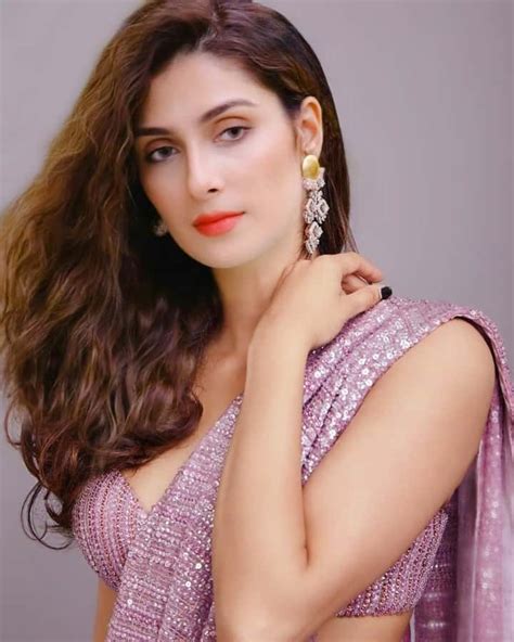 Ayeza Khan Latest Photos, Images, HD Wallpaper | Pakistani Actress Ayeza Khan Saree Pics