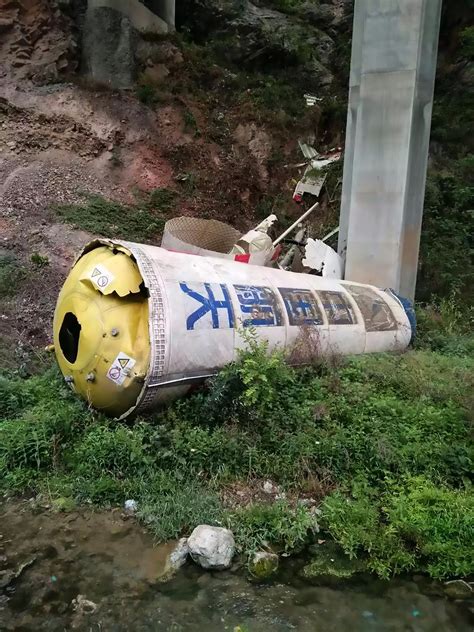 China Rocket Debris Rains Down On Residents And Motorway - ViralTab