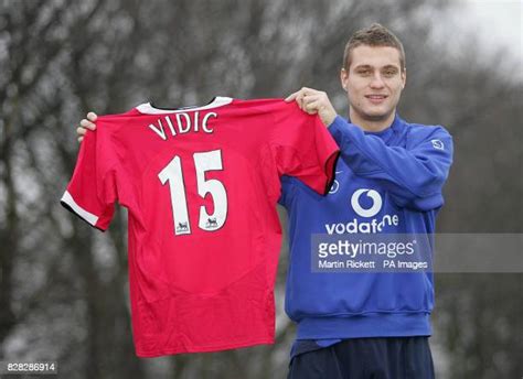 66 Nemanja Vidic Signs For Manchester United Stock Photos, High-Res ...