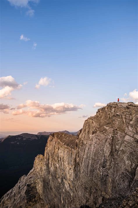 22 BEAUTIFUL Kananaskis Hikes To Tackle (2024)