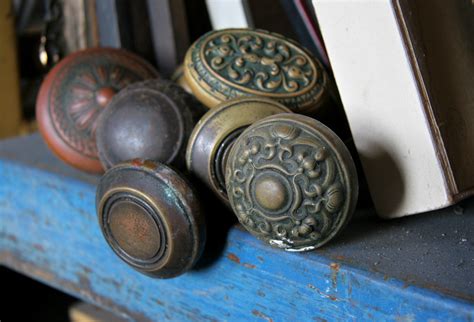 Nessy Designs: More Antique Door Knobs!