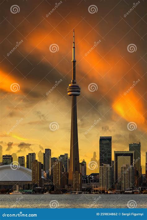 Toronto and CN Tower at Sunset Editorial Photography - Image of harbor ...