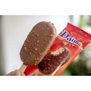 Jual Daim Chocolate Ice Cream Stick 1 box isi 4 pc | Shopee Indonesia