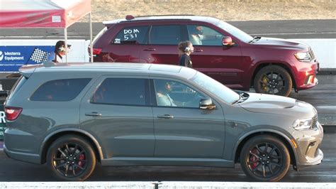 Hellcat Durango vs Jeep Trackhawk - drag racing - YouTube