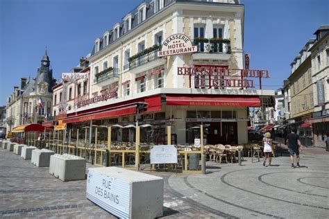 Trouville-sur-Mer. En l'attente de consignes précises, les restaurants ...