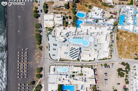 Aqua Blue Hotel in Perissa, Santorini | Greeka