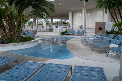 Universal's Aventura Hotel: Pool Area | Orlando Informer