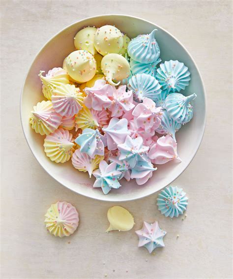 Mini Meringue Kisses