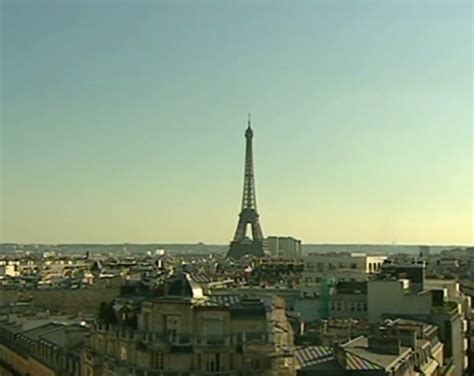 Eiffel Tower evacuated after threat | WOPULAR