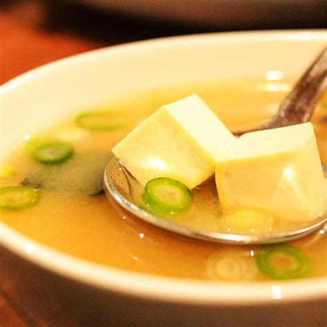 Tofu & Wakame Miso Soup – Vegan Easy - veganeasy.org