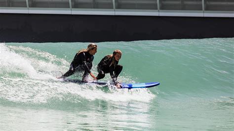 Everything you need to know about surfing Melbourne's wave pool