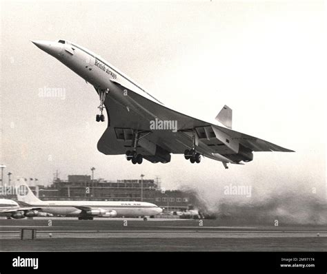 Concorde, in British Airways colours takes-off Stock Photo - Alamy