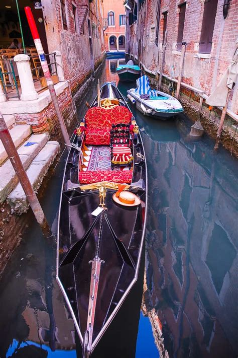 What to Expect on Gondola Rides in Venice - Julia's Album
