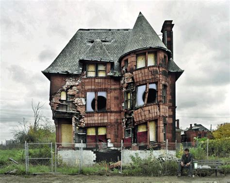 PsBattle: Abandoned House in Detroit : r/photoshopbattles