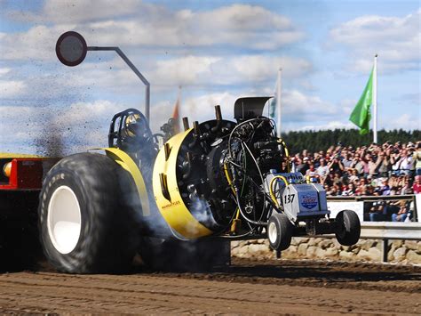 🔥 [50+] Tractor Pulling Wallpapers | WallpaperSafari