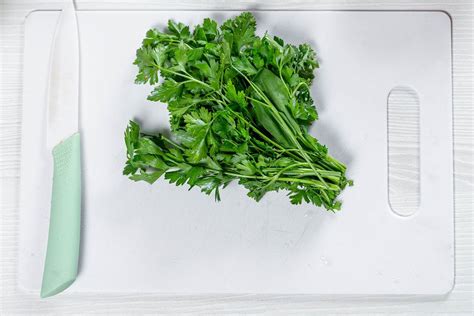 Fresh green parsley with a ceramic knife on a white kitchen Board (Flip 2019) - Creative Commons ...