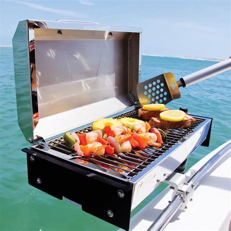 Boat Grills: BBQ Equipment on the Water - boats.com