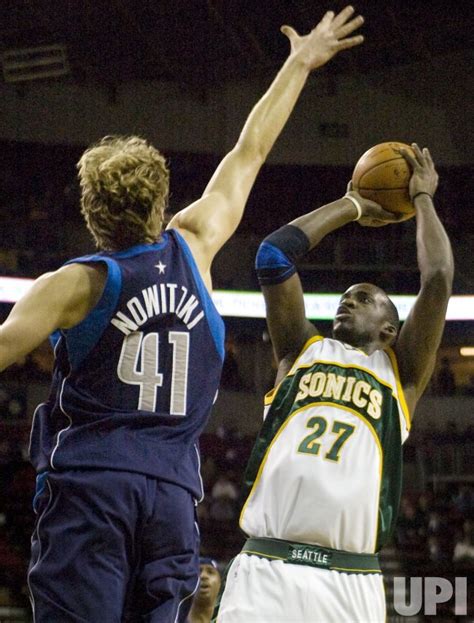 Photo: Dallas Mavericks vs Seattle SuperSonics - SEA2008011103 - UPI.com