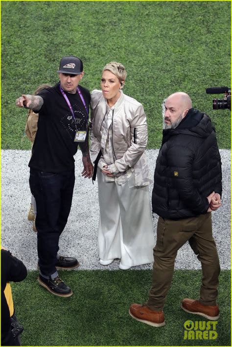 Pink Sings National Anthem at Super Bowl 2018 (Video): Photo 4027449 ...