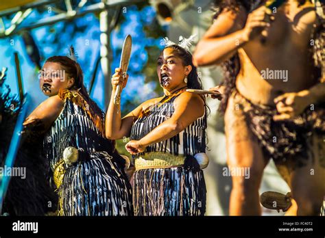 Maori women performing the haka (war dance) at Melbourne Festival ...