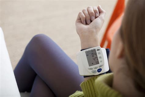 5 Best Wrist Blood Pressure Monitors in 2020 – Keep Your Health at Bay All the Time - Fightoholic