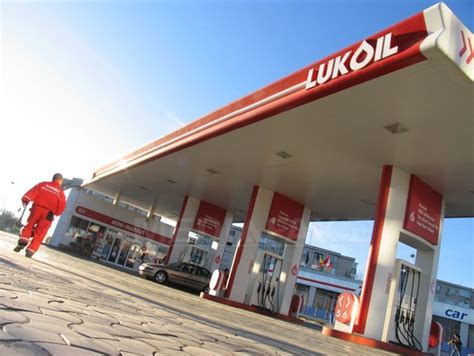 Lukoil ar putea investi in energie regenerabila in Rusia, Romania si ...