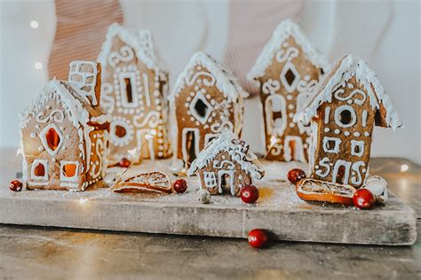 How to Make a Homemade Gingerbread Village (Free Printable) | B Vintage ...