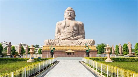 Statue of Buddha in Bodh Gaya, India – Thothios