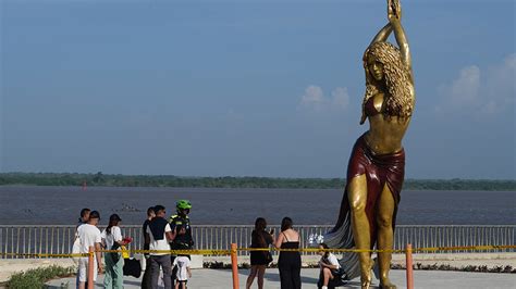 Giant Shakira statue unveiled in singer’s Colombian hometown – NBC New York