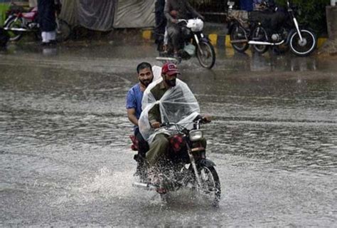 Karachi Rain Update: Light rain brings relief to Karachi residents from ...