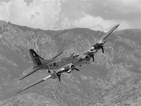 Aviación por Leandro : 1935 - Boeing B-17 Flying Fortress - FORTALEZA VOLANTE