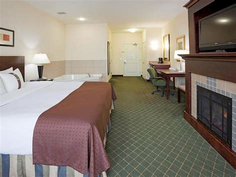 Rooms & Suites Marshfield - Holiday Inn Conference Center Marshfield