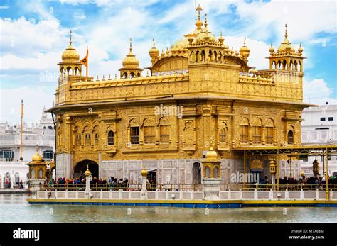 Sikh golden palace in India Stock Photo - Alamy