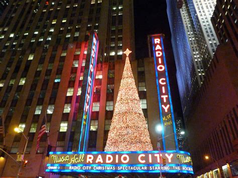 The best Christmas Lights NYC Offers and Festive Attractions