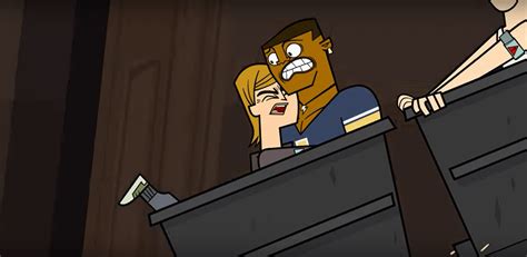 First time I noticed: Jo is hugging Lightning. kinda cute : Totaldrama