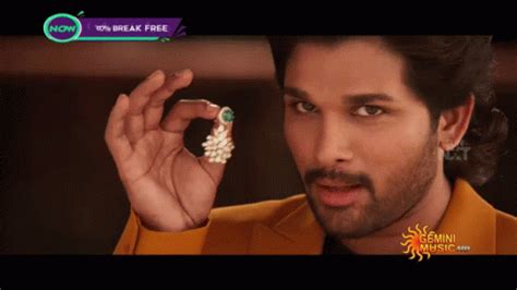 Allu Arjun Ramuloo Ramulaa GIF - Allu Arjun Ramuloo Ramulaa Ala Vaikunthapurramuloo - Discover ...