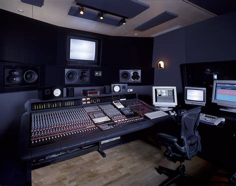 Becoming a Music Producer | The International Student Blog