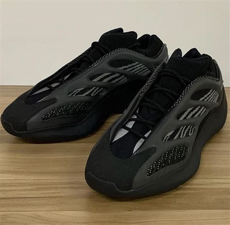 700 v3 black- looking more realistic to release : r/yeezys