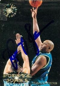 Popeye Jones autographed Basketball Card (Dallas Mavericks) 1995 Topps Stadium Club #89