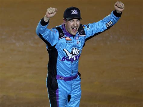 Logano dominates for NASCAR Truck win on Bristol dirt | AccessWDUN.com