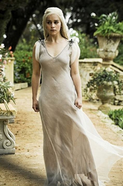 Daenerys Targaryen's Fashion Evolution Through 'Game Of Thrones' — How Her Wardrobe Mirrors Her ...