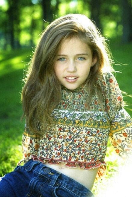 miley_cyrus_child_photos_3.0.0.0x0.440x659 (image)