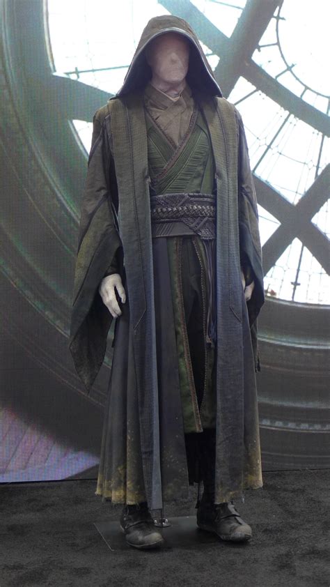 I know this is Doctor Strange but it's giving me a jedi vibe! Costume Viking, Jedi Costume ...