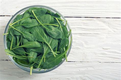 Baby Spinach Nutrition Information | livestrong
