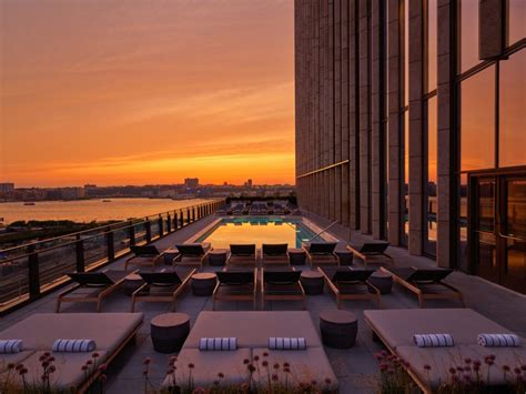 The 8 Best Hotel Rooftop Pools in the U.S. | Oyster