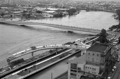 Aerial view of the Brisbane River and Victoria Bridge during the 1974 flood, January 1974 ...