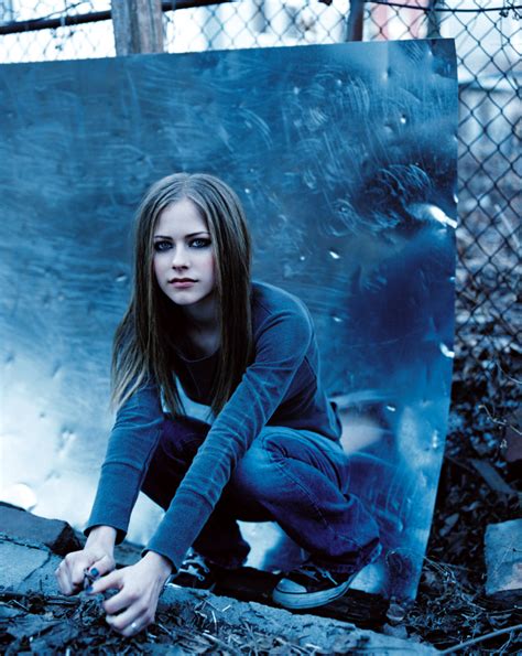 Avril Lavigne - Photoshoot #002: Complicated promo (2002) - Anichu90 Photo (18425635) - Fanpop