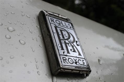 Rolls-Royce Logo and Car Symbol Meaning